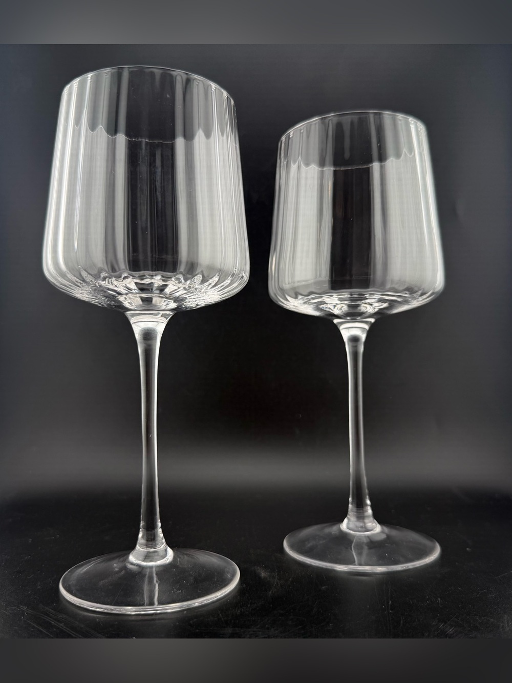 2 ribbed 12oz wine glasses. Gorgeous, new condition.